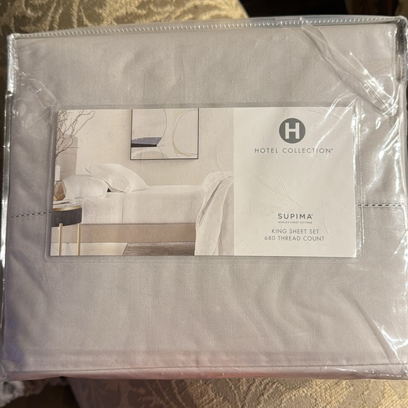 2-PC SIZE KING HOTEL COLLECTION COMFORTER & SHEET SET. - Picture 8 of 10
